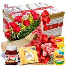 Baú Aniversário C/ Nutella, Ferrero e Buquê Rosas Baú Aniversário C/ Nutella, Ferrero e Buquê Rosas