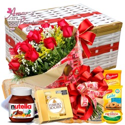Baú Aniversário C/ Nutella, Ferrero e Buquê Rosas Baú Aniversário C/ Nutella, Ferrero e Buquê Rosas